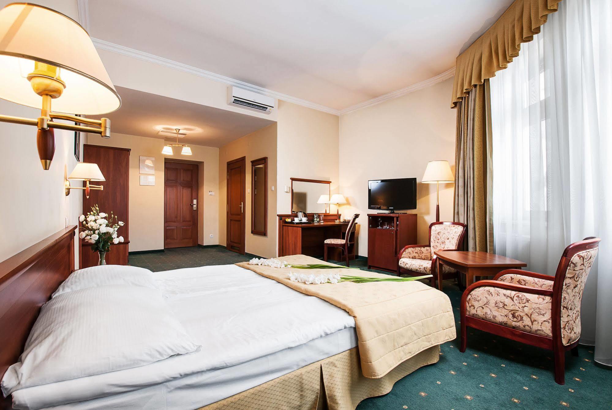Hotel Palace Europa Lublin Buitenkant foto