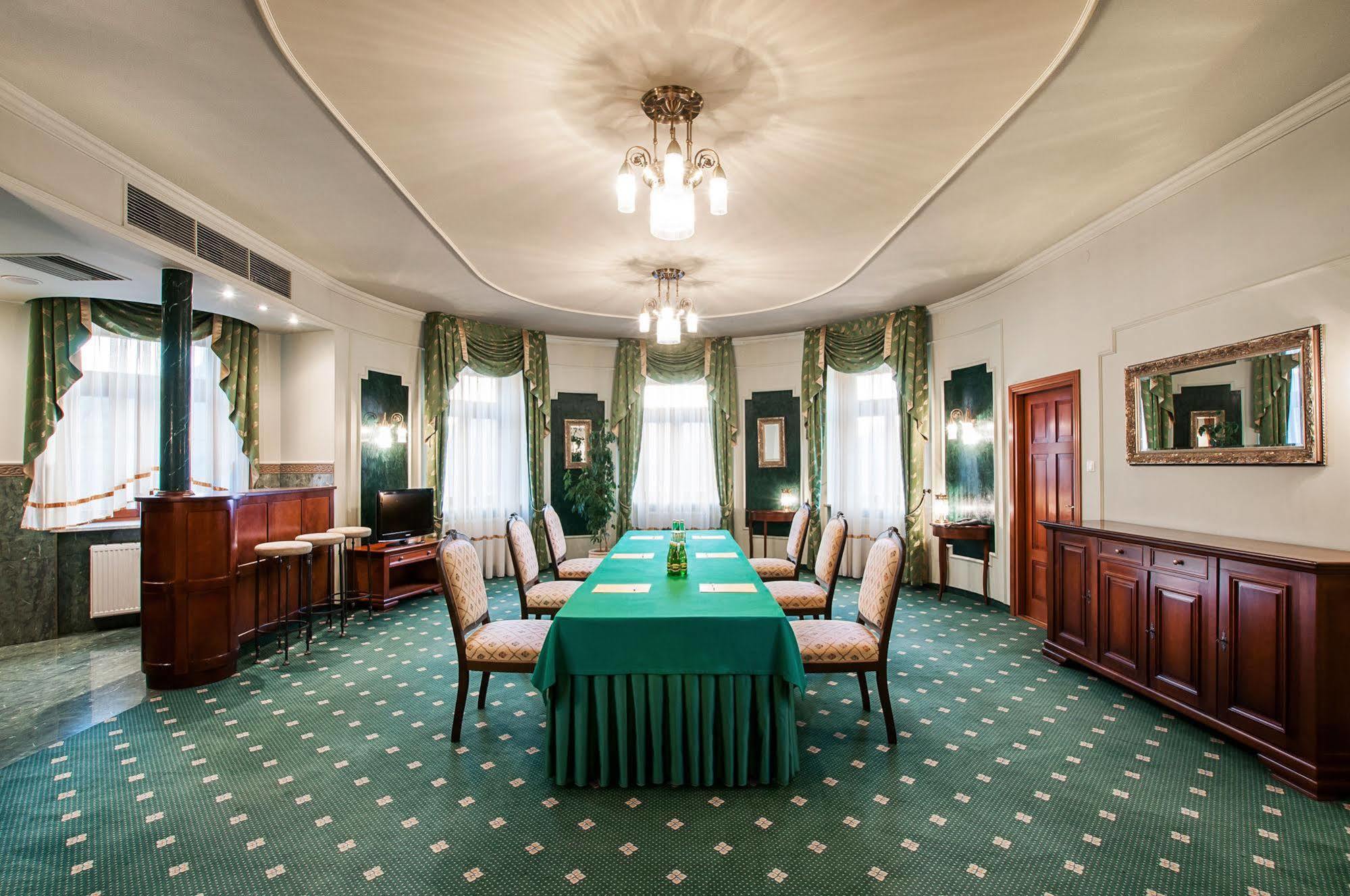 Hotel Palace Europa Lublin Buitenkant foto